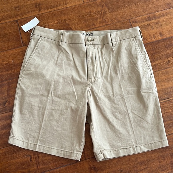 IZOD Men's Flat Front Short Size:36 - Picture 6 of 8